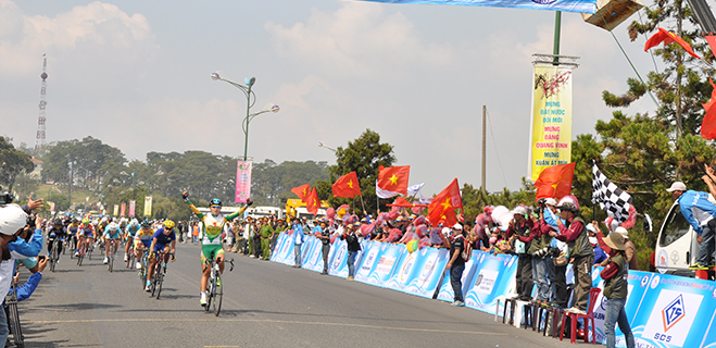 Kết quả chặng 4 - Giải đua xe đạp nữ quốc tế Bình Dương mở rộng tranh cúp BIWASE lần V - năm 2015 - VĐV Nguyễn Thị Thật (An Giang) lần đầu thắng chặng.