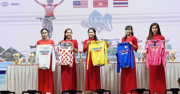 Ba đội nước ngoài tham dự cuộc đua xe đạp nữ Biwase 2022