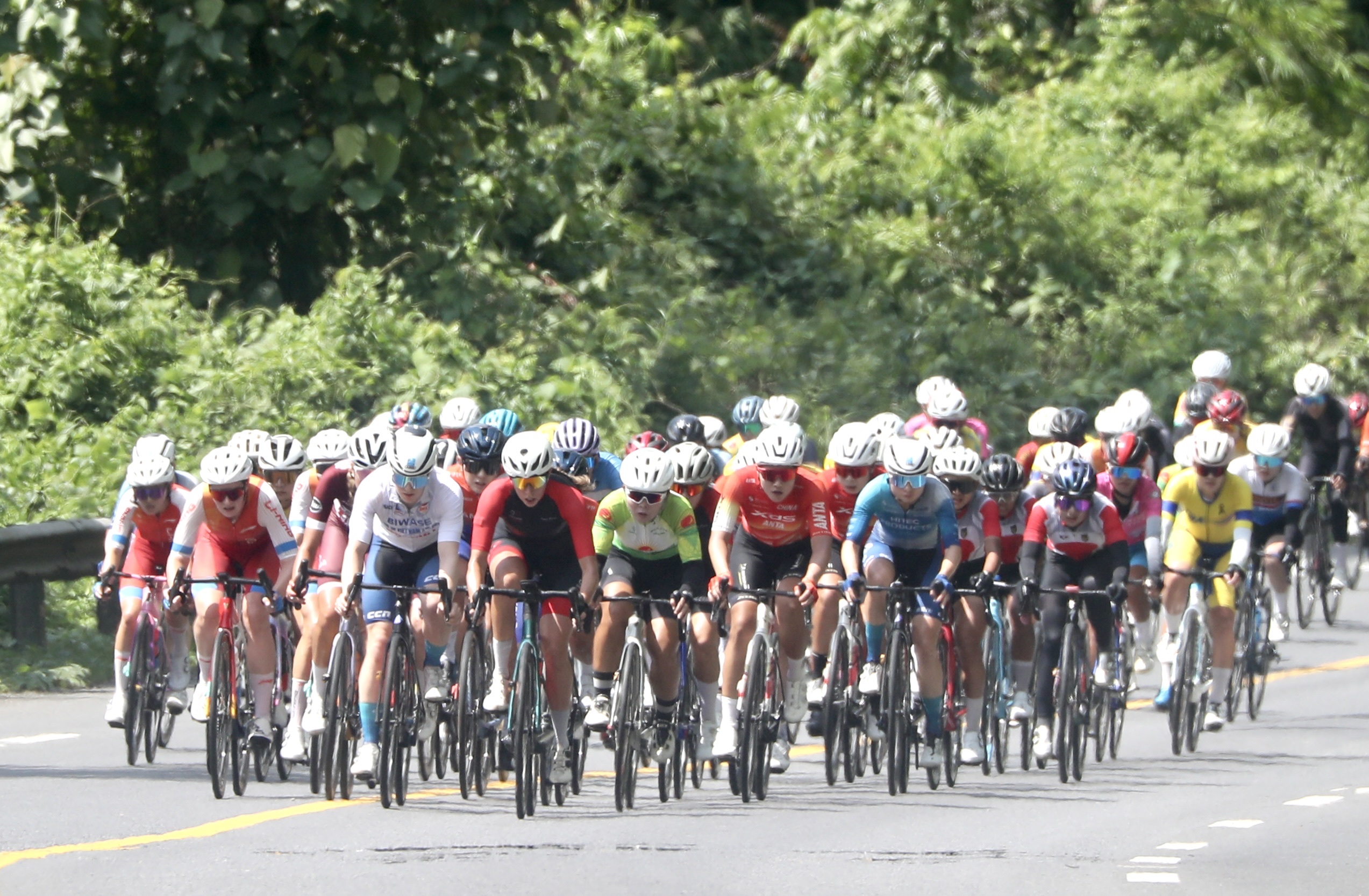 Hình ảnh thi đấu và trao giải của Chặng 3 "Biwase Tour of Vietnam 2026"