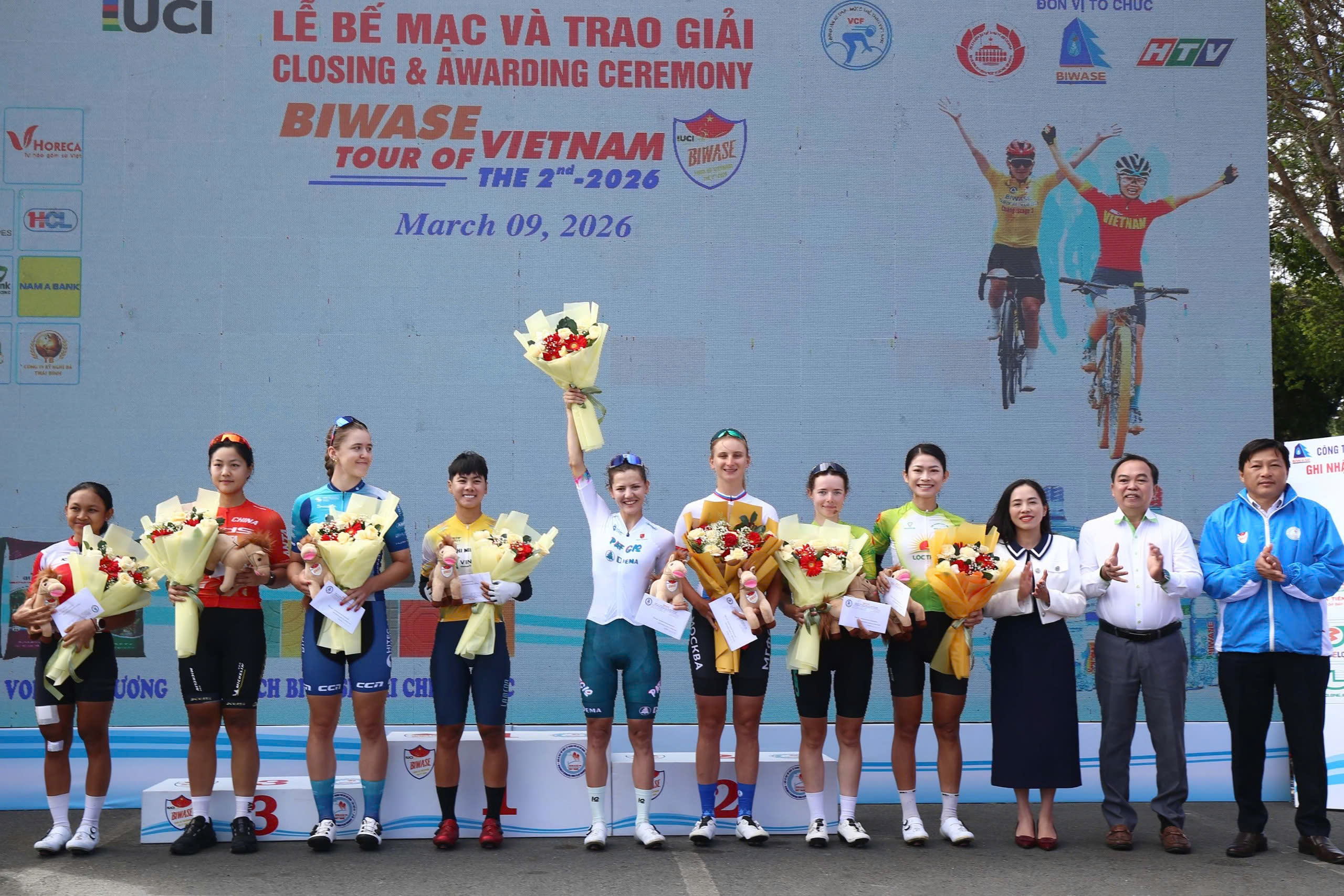 Một số hình ảnh lễ bế mạc giải 