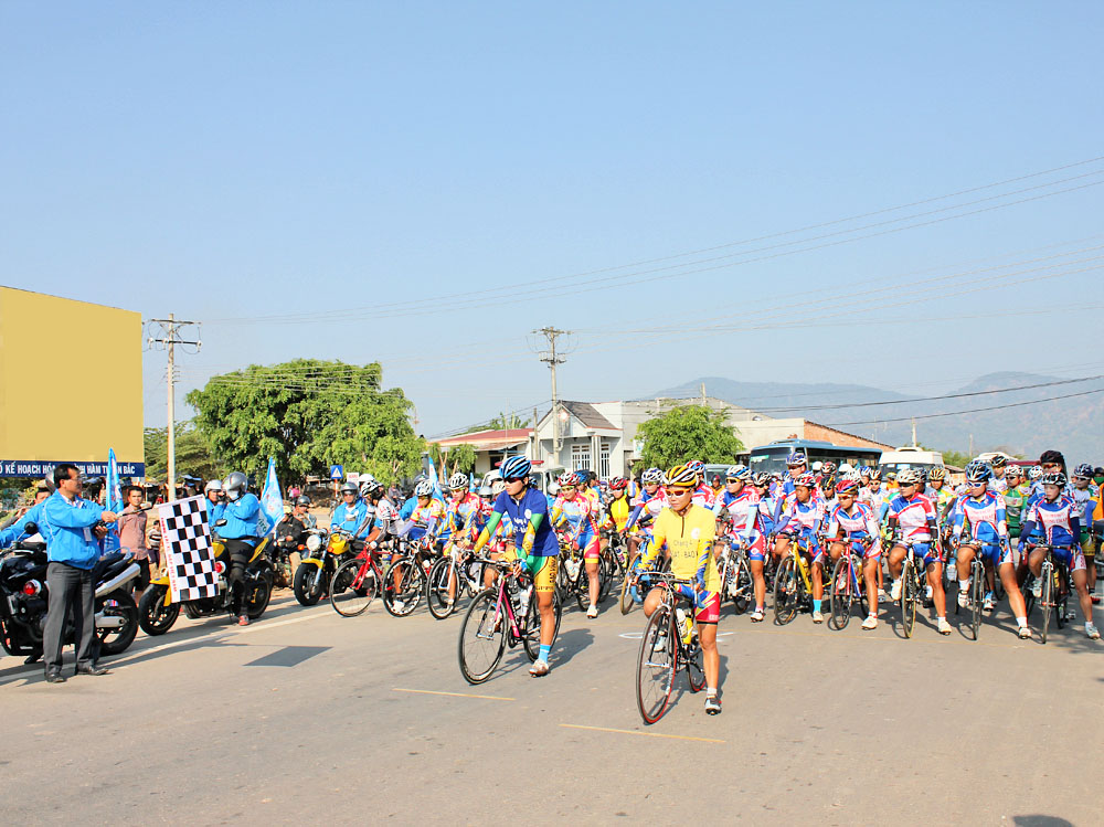 Chặng 5: Bảo Lộc (Đà Lạt) - La Gi (Bình Thuận). Giải xe đạp nữ quốc tế Bình Dương mở rộng tranh cúp BIWASE lần III - 2013