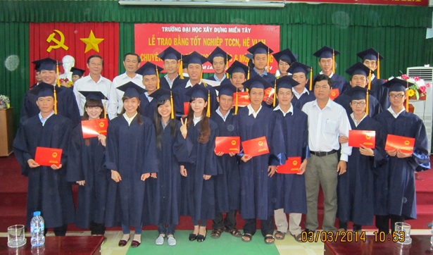 Lễ trao bằng tốt nghiệp TCCN hệ VLVH chuyên ngành "Cấp thoát nước - Môi trường" niên khóa 2011 - 2013
