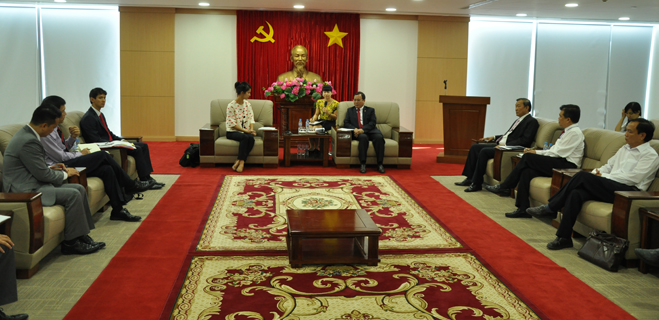 Phó Chủ tịch Thường trực UBND tỉnh Trần Văn Nam tiếp Đoàn công tác của Cơ quan hỗ trợ doanh nghiệp - Bộ Kinh tế Vương quốc Hà Lan