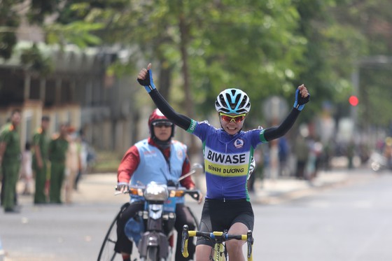 Như Quỳnh toả sáng giúp Biwase thống lĩnh giải xe đạp nữ quốc tế Bình Dương