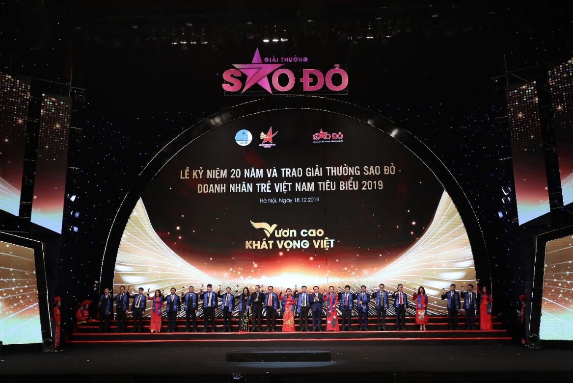 Tổng Giám đốc BIWASE nhận giải thưởng Sao Đỏ - Doanh nhân trẻ Việt Nam tiêu biểu năm 2019.